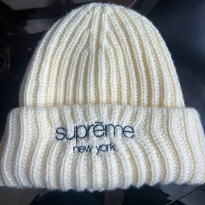 Supreme New York beanie